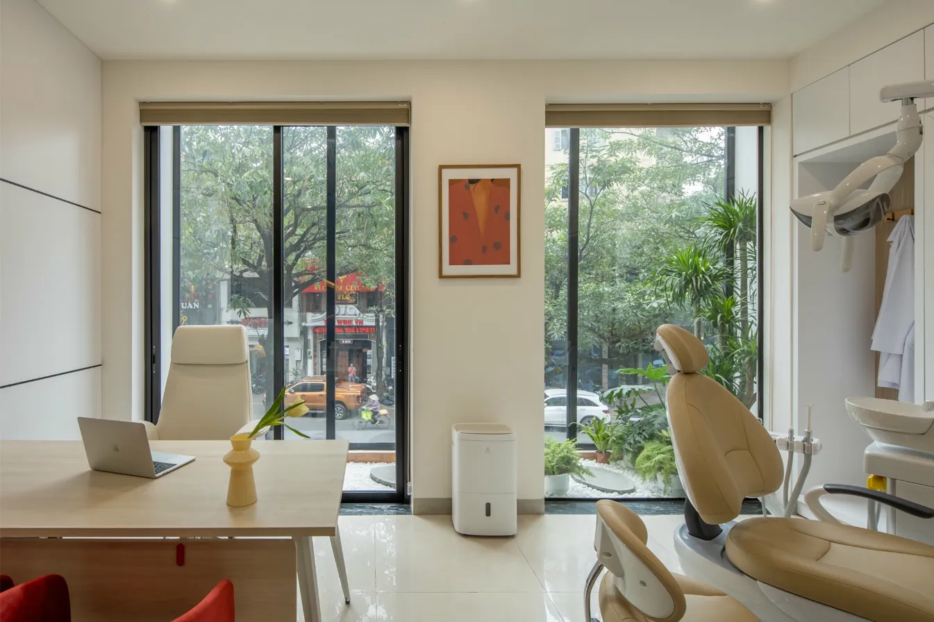Greenfield Dental treatment room — Hanoi