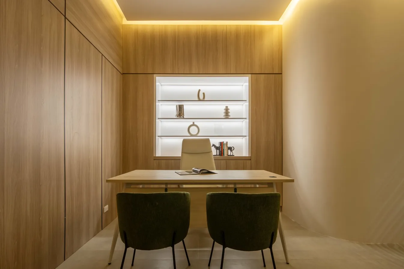 Greenfield Dental consultation room — Hanoi